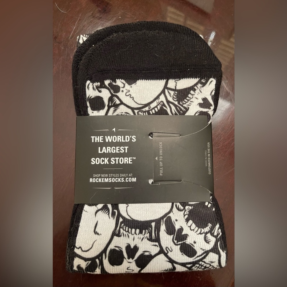 Rock Em Socks Stacked Skulls size S/M (NWT)